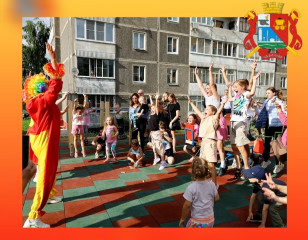 веселье, игры, смех: новая площадка на МЖК стала центром притяжения сафоновцев - фото - 1