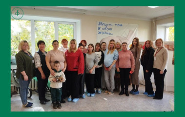 ко Дню беременных в ОГБУЗ «Сафоновская ЦРБ» прошла встреча представителей организаций социальной сферы и будущих мамочек - фото - 1