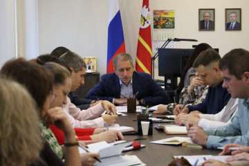 состоялась еженедельная планерка под председательством Главы Сафоновского муниципального округа Антона Николаевича Кухарева - фото - 1